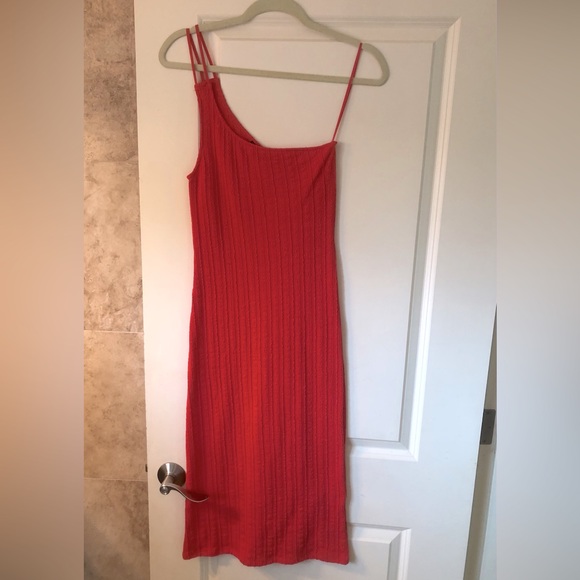 Red one shoulder dress from Zara - Picture 3 of 6